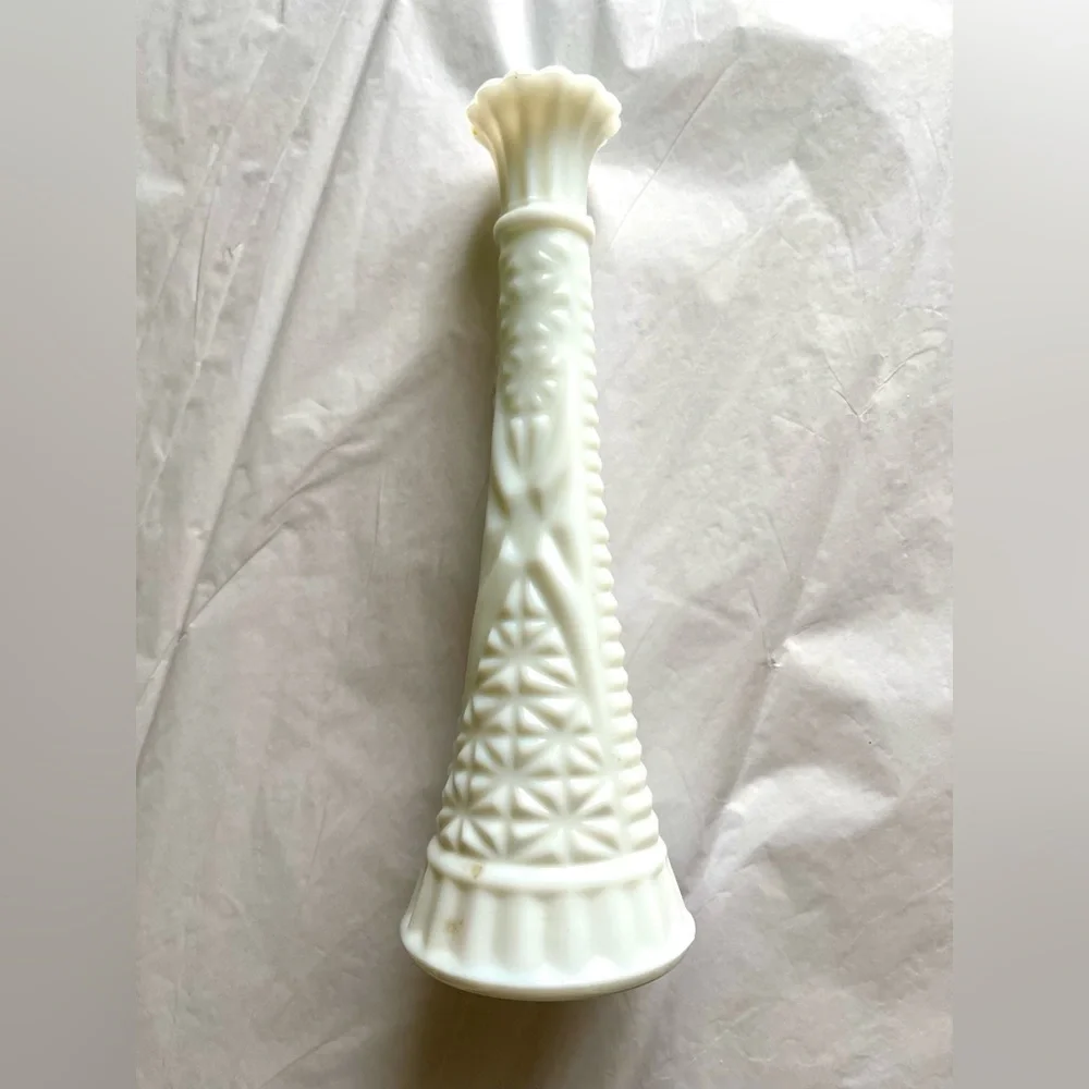 EUC! 9” White Milk Glass Vase #17 VTG